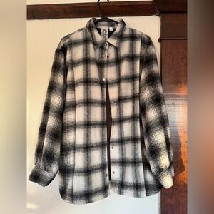 Black and white flannel jacket fully lined size large